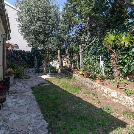 Pet Friendly In With Kitchen Apartmán